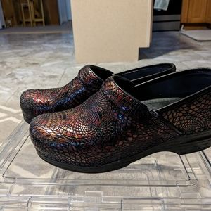Dansko XP Red leather alligator design clogs